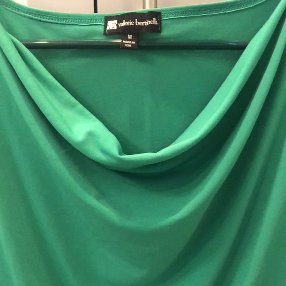 M VALERIE BERTINELLI Colorblock Top Navy & Green - Picture 4 of 5